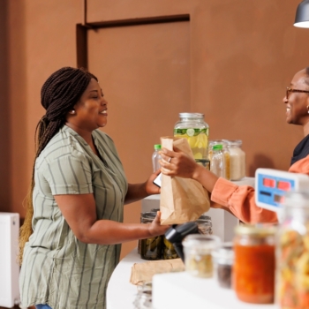 Black,Woman,Shops,For,Fresh,Organic,Produce,At,Local,Store.