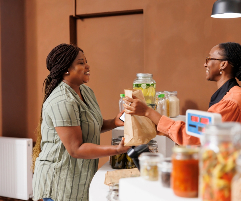 Black,Woman,Shops,For,Fresh,Organic,Produce,At,Local,Store.